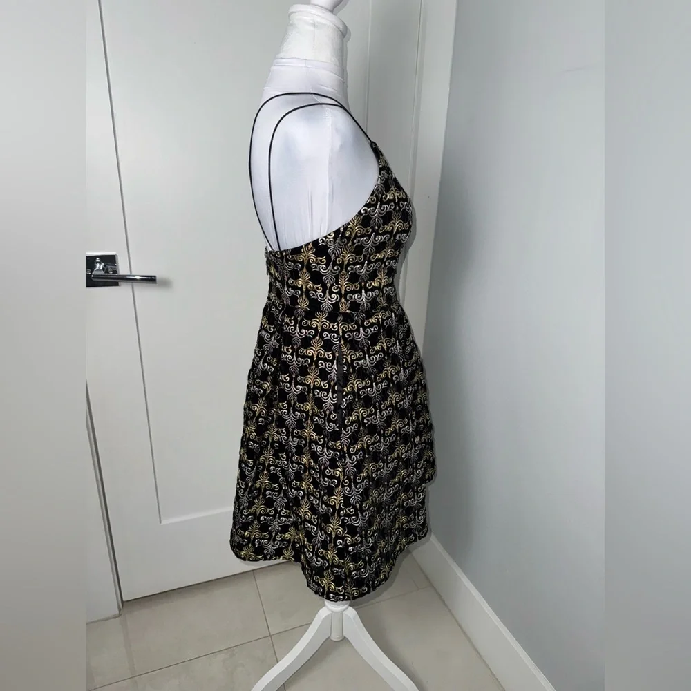Alice + Olivia Marilla Cocktail Dress/Size 4 - Picture 5 of 10
